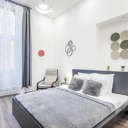 Very Large & New 公寓