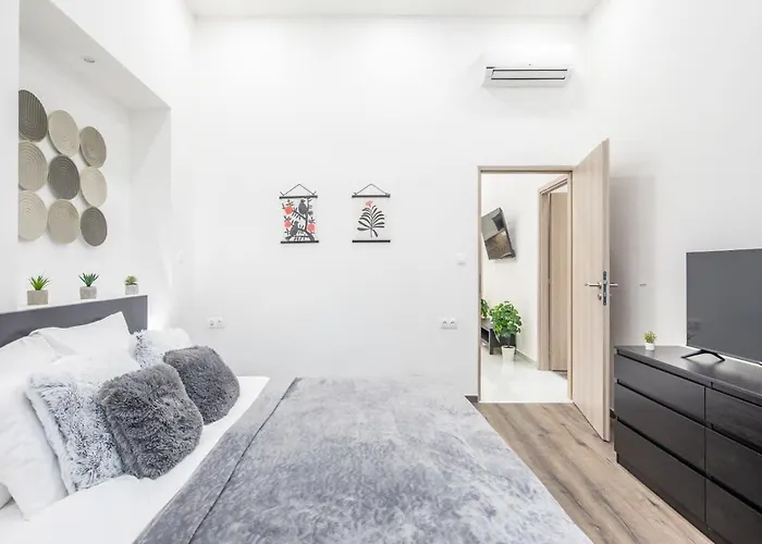 Very Large & New Apartman